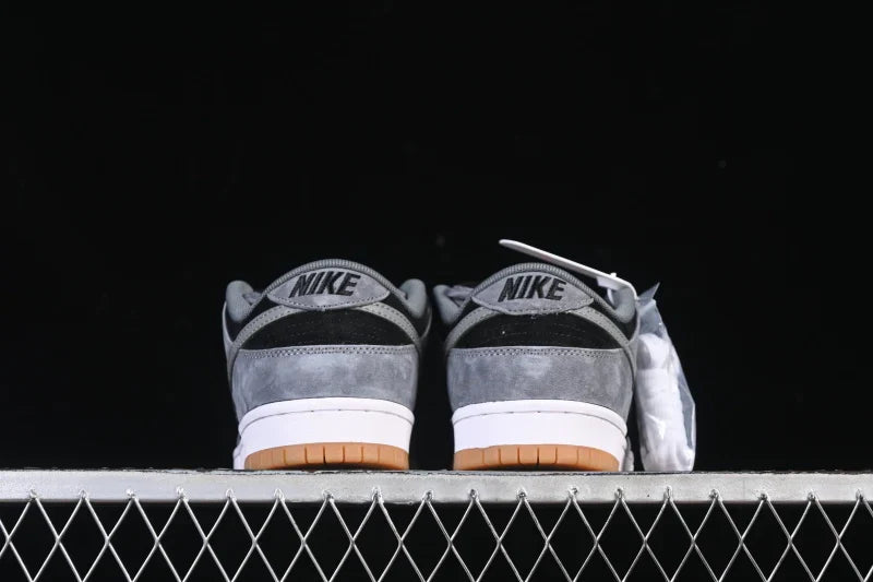 Nike SB Dunk Low "Dark Smoke Grey"