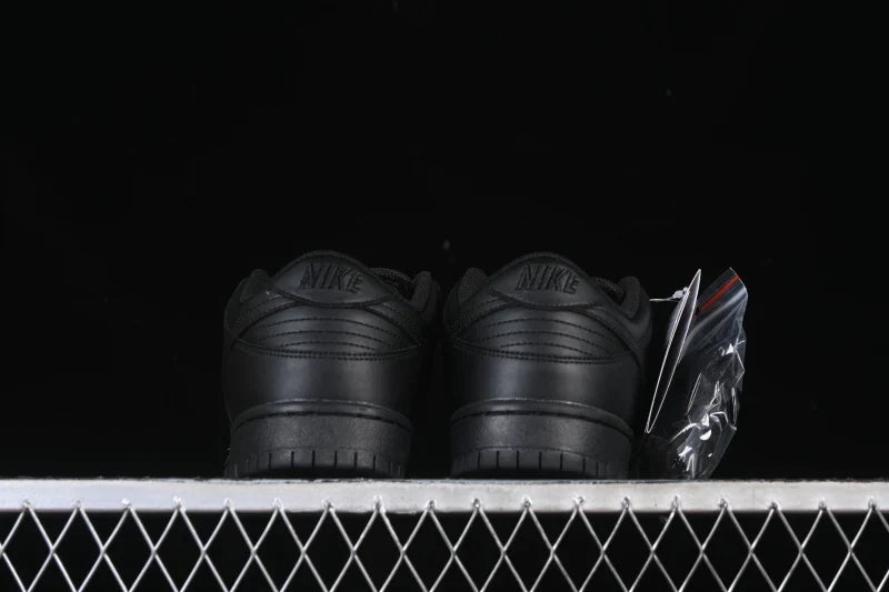 Nike SB Dunk Low "Triple Black"