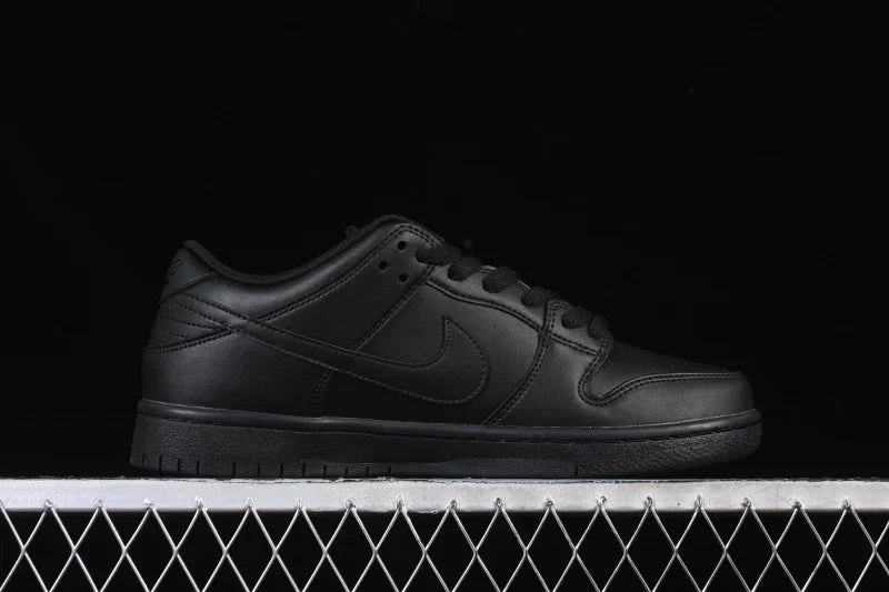 Nike SB Dunk Low "Triple Black"